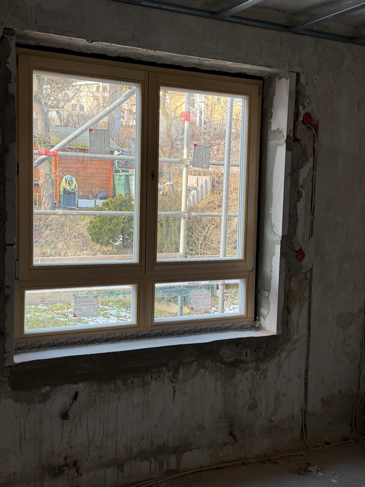 Vierflügeliges T-Fenster IV92 Kiefer – Innenansicht Rohbau