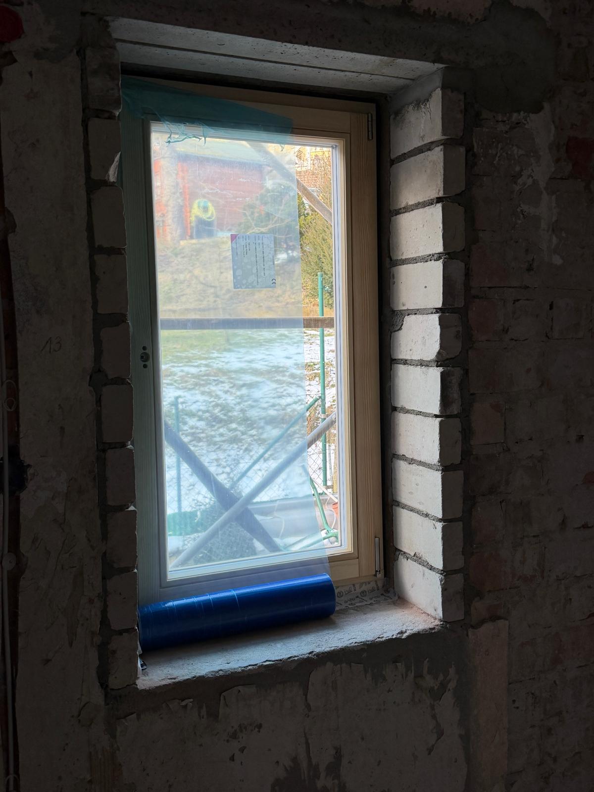 Hohes Holzfenster IV92 Kiefer – Innenansicht Rohbau
