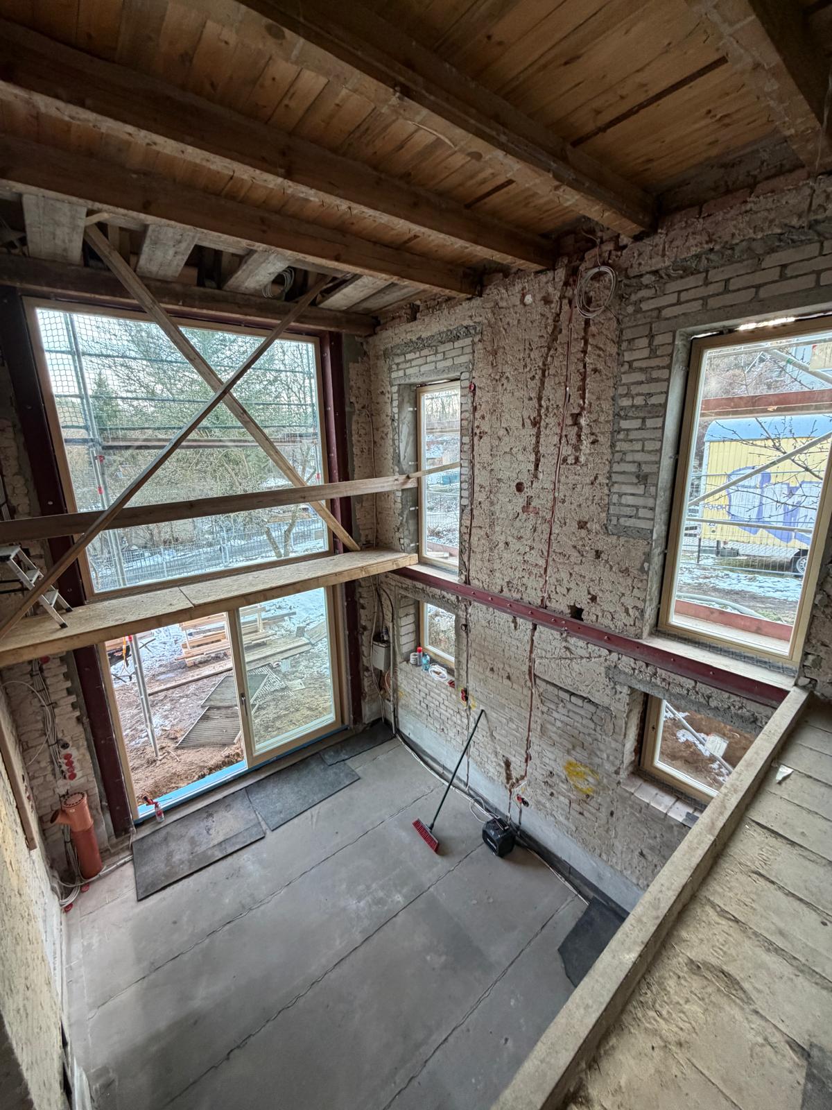 Innenraum-Überblick Kernsanierung – alle IV92-Fenster eingebaut, Vogelperspektive